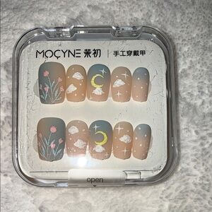 Floral and Moon Press-On Nails - Blue and Cream